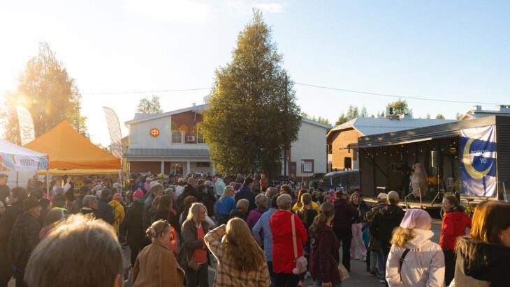 Posion yö-tapahtuman yleisöä